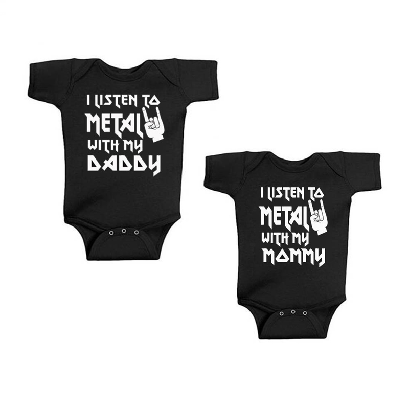 Baby Clothing Brand - ฉันฟังโลหะกับพ่อและแม่ของฉันชุดบอดี้สูททารกแรกเกิดแบบตลกแขนสั้นชุดติดกันสำหรับเด็กผู้หญิงเด็กผู้ชาย